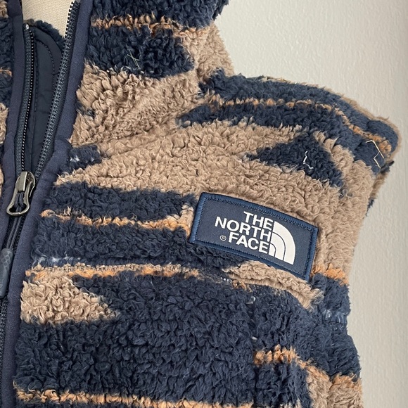 The North Face Sz L Campshire Aztec Women's Fleece Vest - Brown and Navy. - Picture 9 of 13